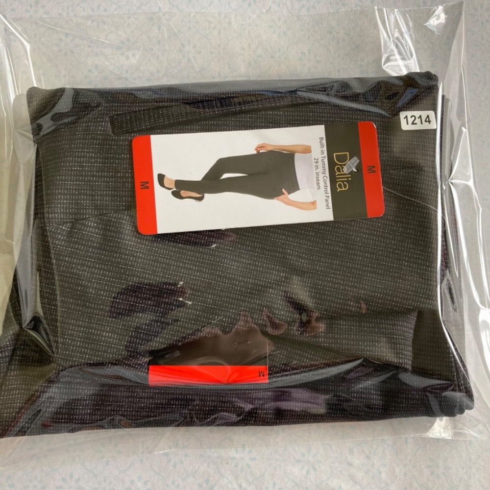 New Dalia Women’s pants - Picture 7 of 7